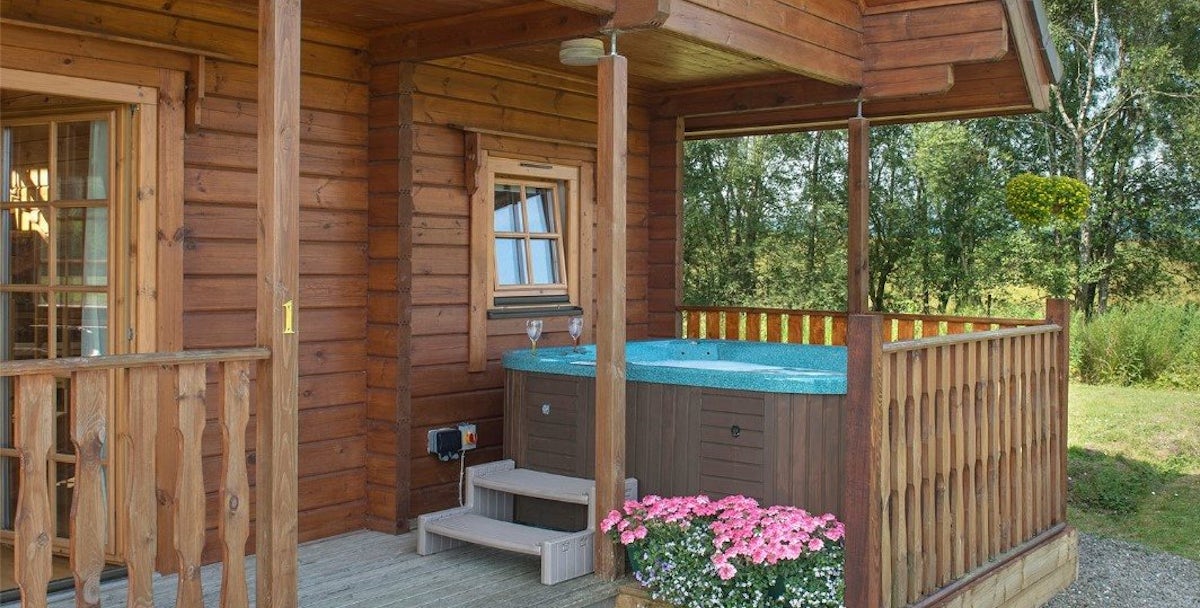 Hot Tub Lodge for 6