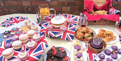 £27.50 for a Platinum Jubilee Afternoon Tea Box for 2